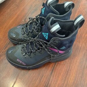 GORE-TEX Women's Black and Pink Athletic Boots